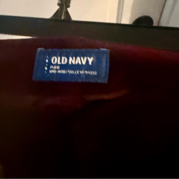 Old Navy Women’s Rich Burgundy Velvet Pixie Pants size 16 - Picture 4 of 5